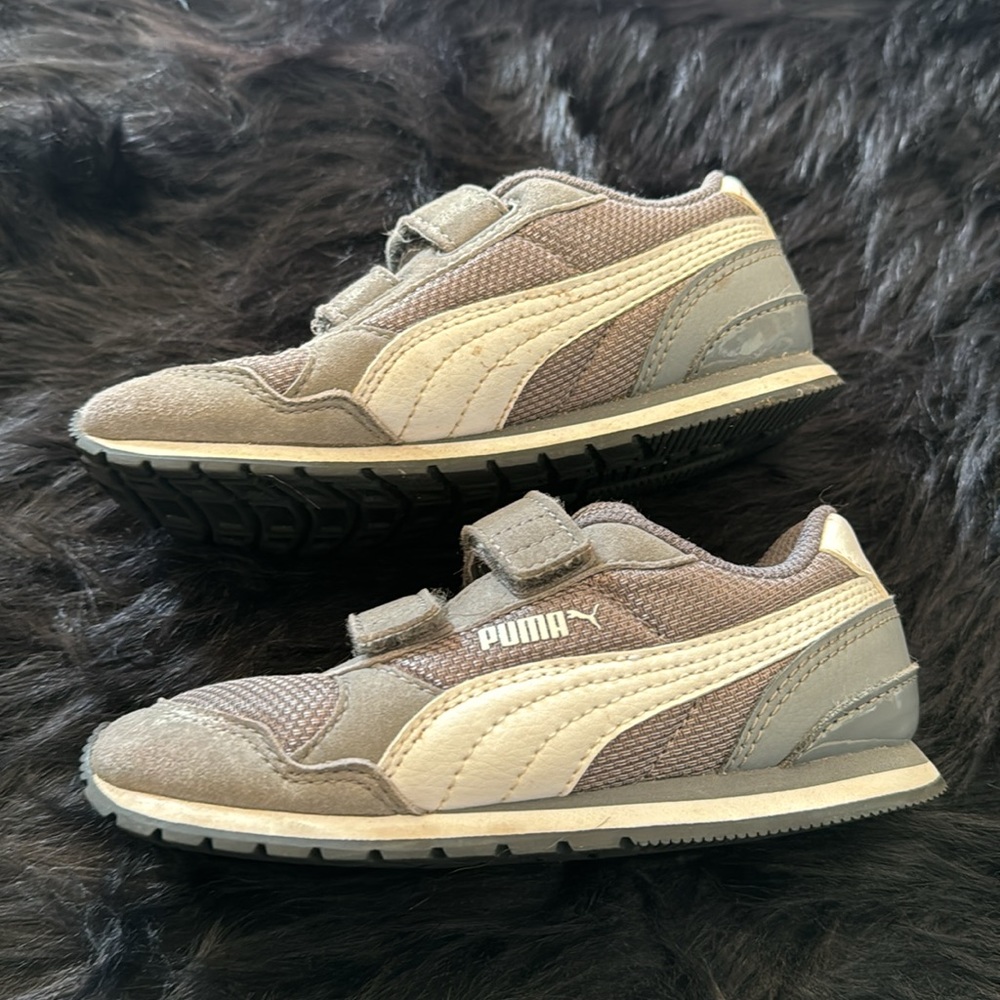Kids PUMA Sneakers - Picture 2 of 6